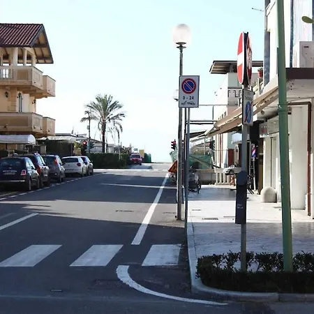 Il Fiordaliso-comfortable A Stone's Throw From The Sea * Pietrasanta