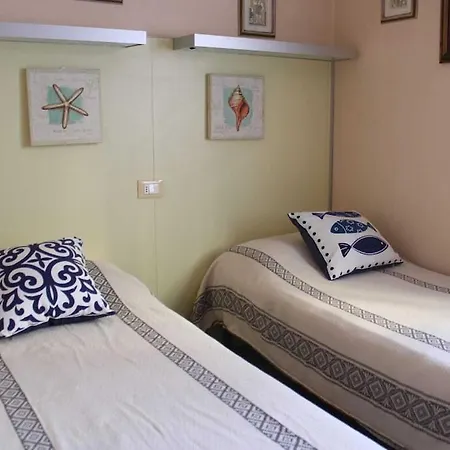 Il Fiordaliso-comfortable A Stone's Throw From The Sea