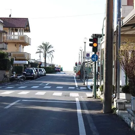 Lejlighed Il Fiordaliso-comfortable A Stone's Throw From The Sea *
