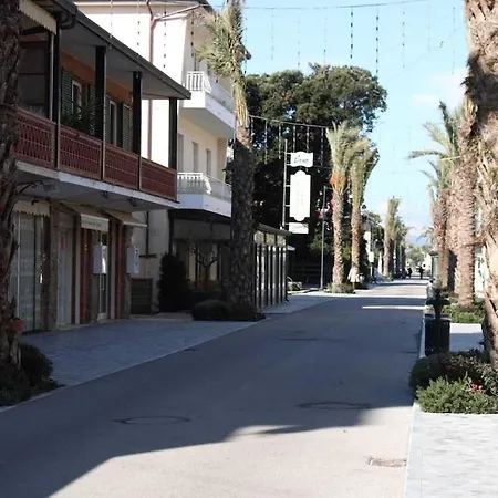 Il Fiordaliso-comfortable A Stone's Throw From The Sea Lejlighed *